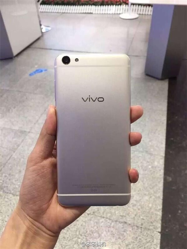 vivo X7/Plus真机亮相：圆润外形/质感出众4