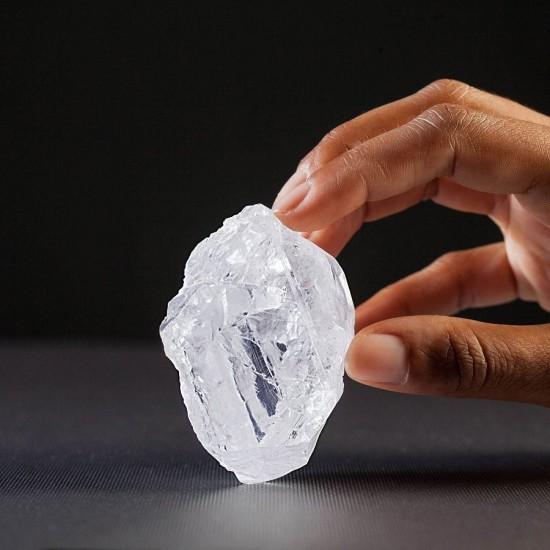 全球第二大钻石 有30亿年历史跟网球一样大3