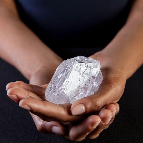 全球第二大钻石 有30亿年历史跟网球一样大2