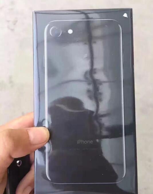 iPhone 7零售版提前亮相 亮黑版獨(dú)享黑色盒子4