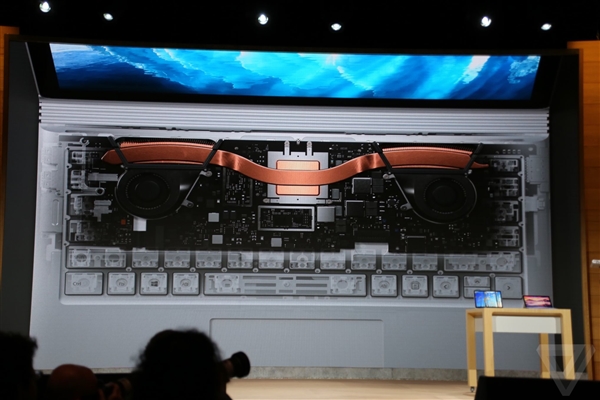 16小时恐怖续航 全新Surface Book发布2