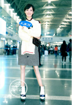 金晨巴黎時裝周看秀，COSBEAUTY 潤膚噴霧儀走哪兒帶哪兒2