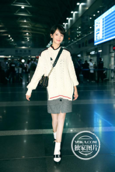 金晨巴黎時裝周看秀，COSBEAUTY 潤膚噴霧儀走哪兒帶哪兒1