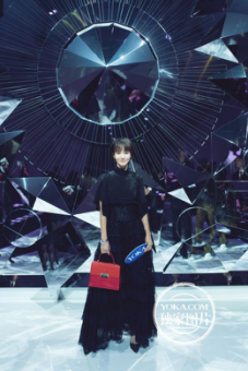 金晨巴黎時裝周看秀，COSBEAUTY 潤膚噴霧儀走哪兒帶哪兒5