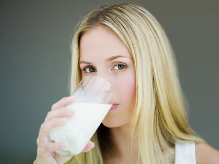 奶粉企业无奈转型　有机奶粉羊奶粉或成风口1