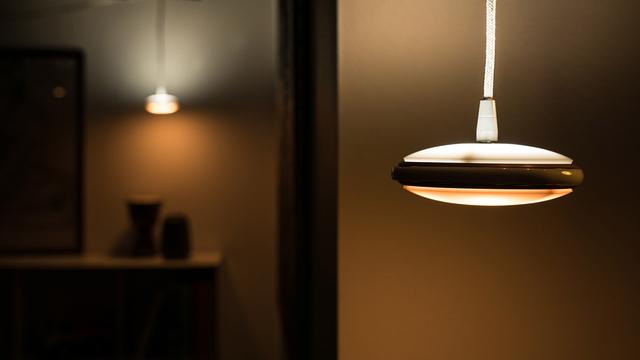 这款LED吊灯有学习能力 根据需求自动调整照明1
