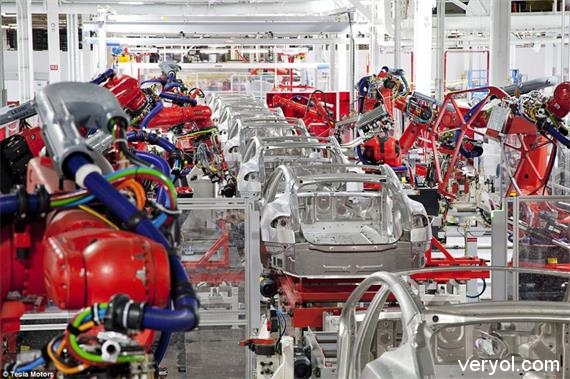 特斯拉为Model 3厉兵秣马！大批库卡机器人运抵制造厂3