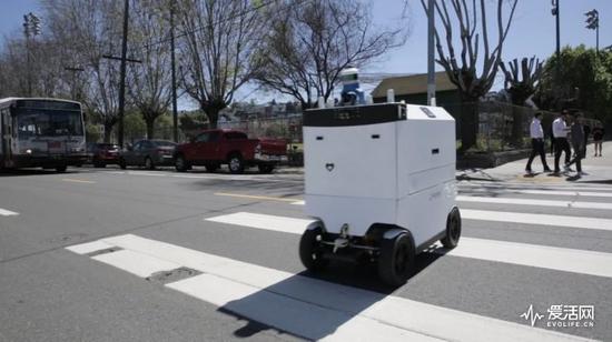 旧金山送货机器人无权过马路 因为它会欺负行人3