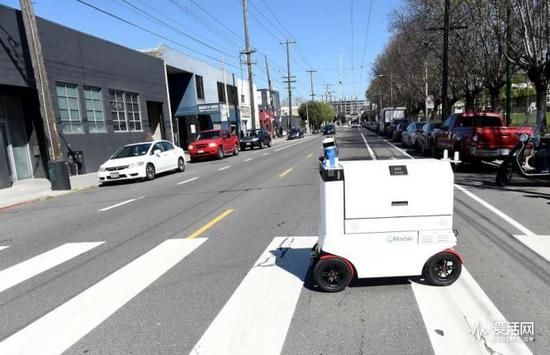 旧金山送货机器人无权过马路 因为它会欺负行人4