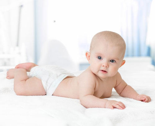 宝宝何时可以使用纸尿裤 宝宝纸尿裤如何选择1