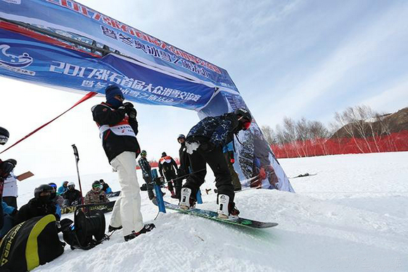 2018张石大众滑雪交流赛助推全民冰雪运动发展5