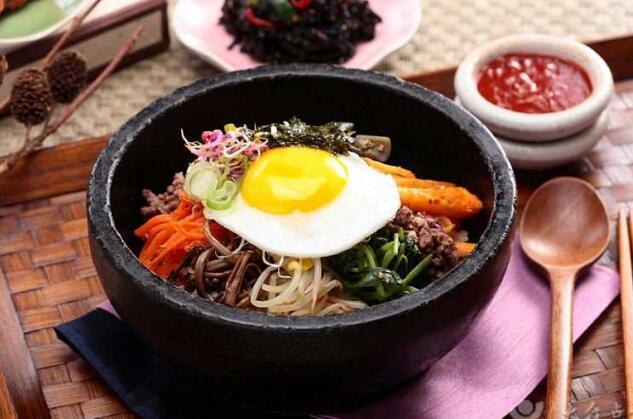 韩尚苑石锅拌饭多种餐具检出大肠菌群