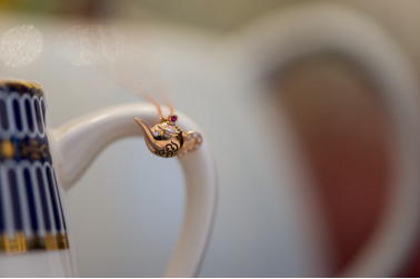 瑞吉品牌携手高级珠宝设计师首次为宾客推出限量版定制珠宝2