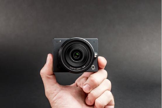 世界比较小4K相机问世 支持多个品牌镜头替换