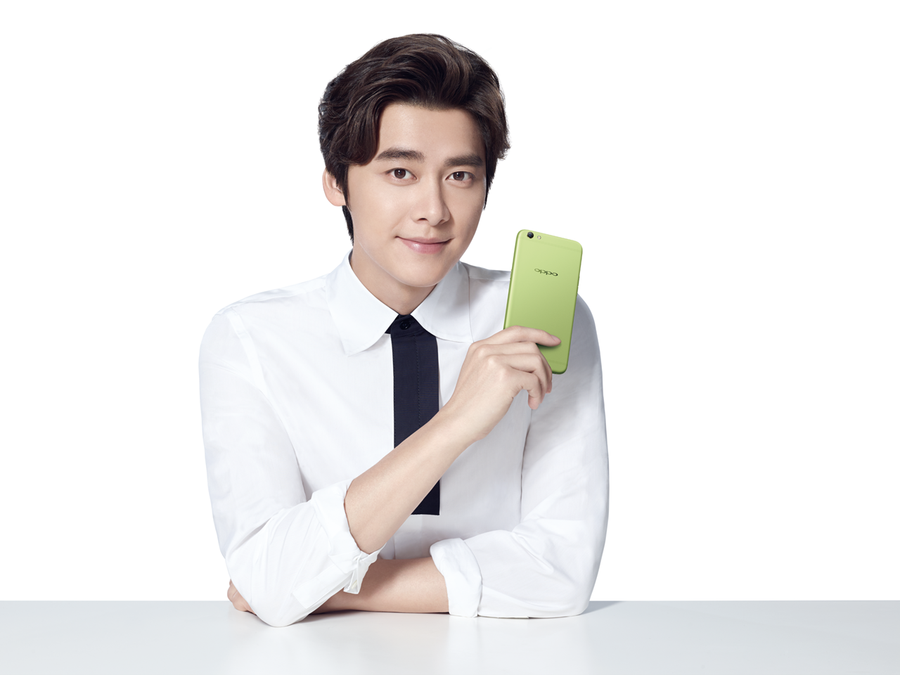 李易峰 OPPO R9s清新绿限量版.png