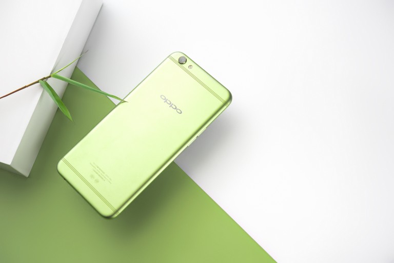 年度比较时尚手机OPPO R9s清新绿 搭出街拍时髦范儿-