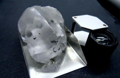 莱索托挖掘910克拉巨钻!中国钻石十大品牌排名