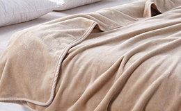 毛毯的选择技巧：如何根据材质和用途挑选最合适的毛毯？