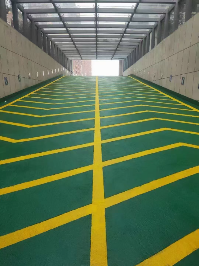 無(wú)振動(dòng)止滑坡道抗壓地坪漆水性油性坡道環(huán)氧止滑地坪漆