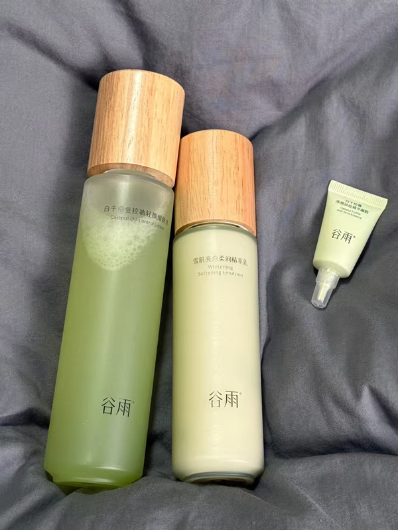 开学季痘敏肌自救指南：谷雨白千控油水乳让素颜也能打