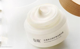 在空调房打工待8小时也水润?美白修护霜实测:底妆不卡粉,全天透亮