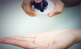 告别贴头皮！2025年度8大洗发水品牌控油蓬松效果实测推荐