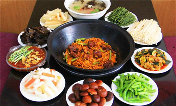 春之水铁锅焖面加盟