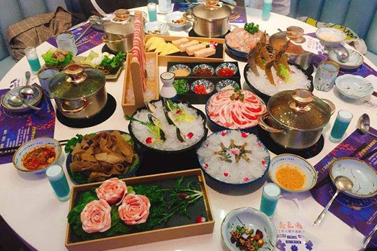 蓝波斯菊鲜汤火锅产品图