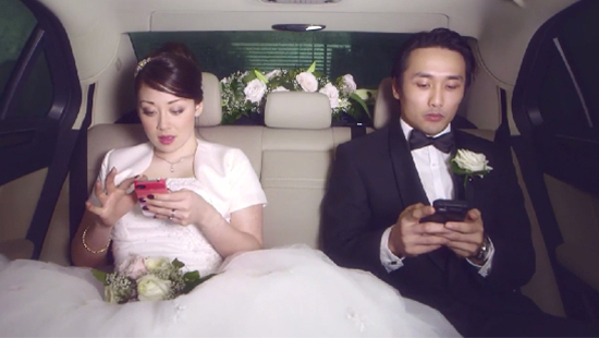 结婚玩手机.jpg