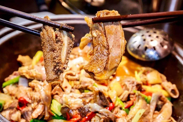 蜀八婆香汁焖锅