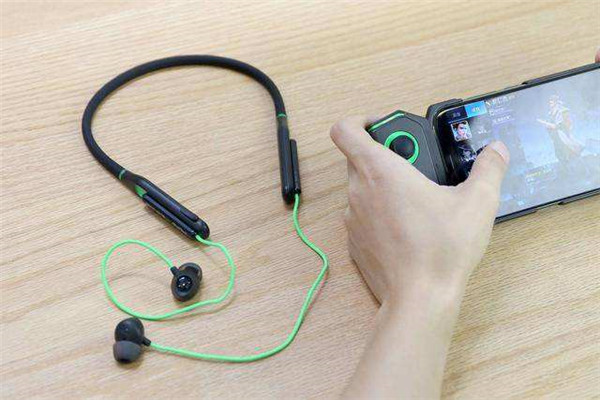 黑鲨蓝牙游戏耳机2正式开售 黑鲨全系列配件火力全开