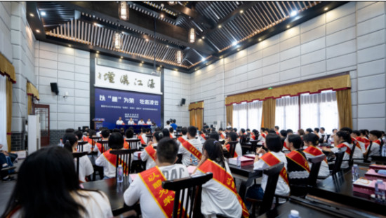 华联瓷业参与2022年优秀学生“知家乡、系家乡、爱家乡”社会实践活动启动仪式