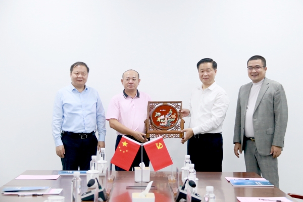 扬州市长潘国强考察京能充电桩：加强新能源技术创新合作