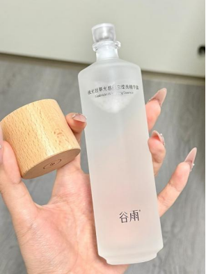 榜一谷雨光感水實測：素顏也能發光的秘密武器