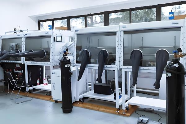 便于操作者实时监控，手套箱在材料科学领域、化学领域作用如何?