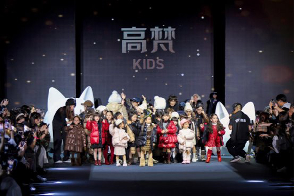 沉浸北欧雪境!高梵KIDS AW2025大秀打造“绒冬奇遇记”