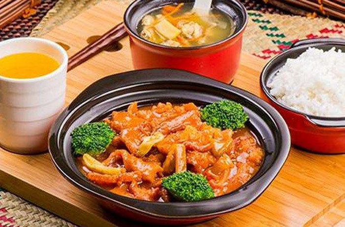 巧仙婆砂锅焖鱼米饭 巧仙婆砂锅焖鱼米饭